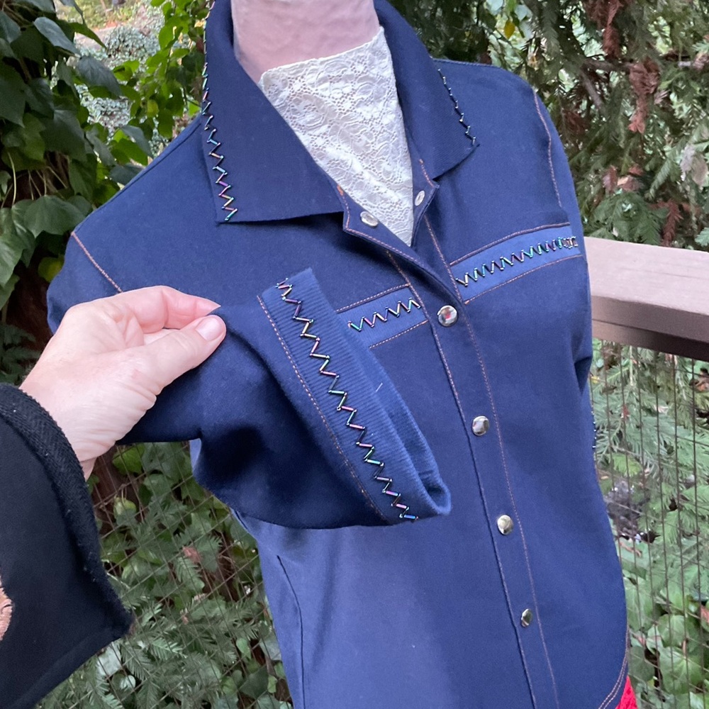 VTG  stretch Denim look blue western lightweight collared cuffs beads snap top M - Picture 8 of 12